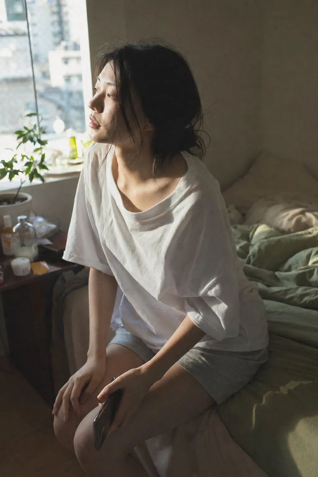 Realistiskt inomhusfoto på morgonen